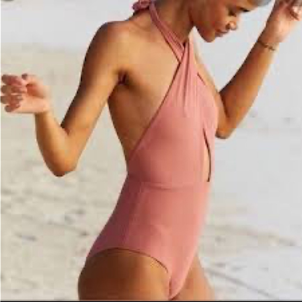 Chic Halter Neck Swimsuit in Pink